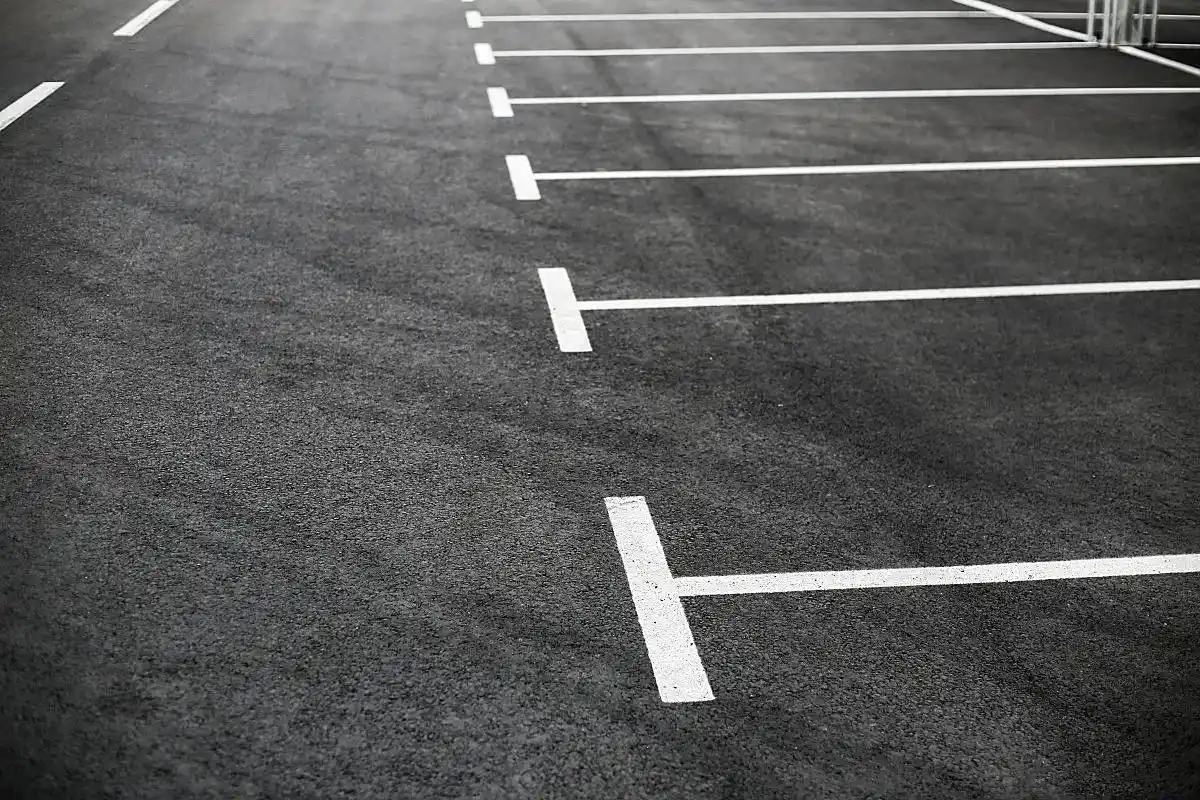 地面橡胶轮胎印怎么清洗才干净？